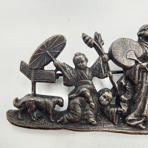 Vintage Chinoiserie Figural Brooch Family Scene “To Tonkin” Pot Metal 1940s-50s - Picture 3 of 7
